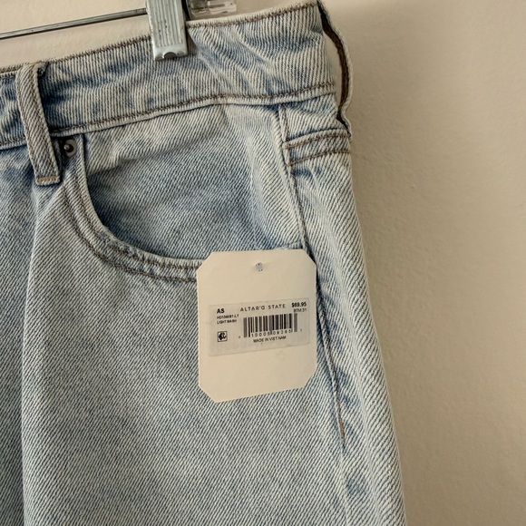 Altar'd State NWT Boyfriend Jeans Size 31 (12) Light Blue Denim Wash Distressed - Picture 4 of 10